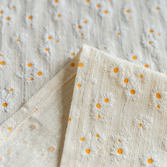 Daisy Tassel Table Runner